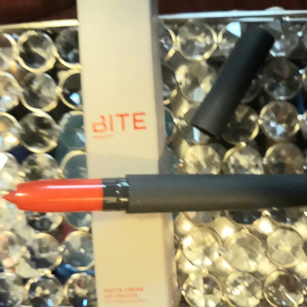 BNIB Bite Beauty Matte Lip Crayon in Rosehip